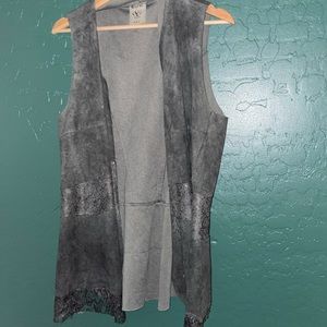Vocal brand vest, green with lace